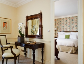 Living Room Suites Hotel de Vigny Paris