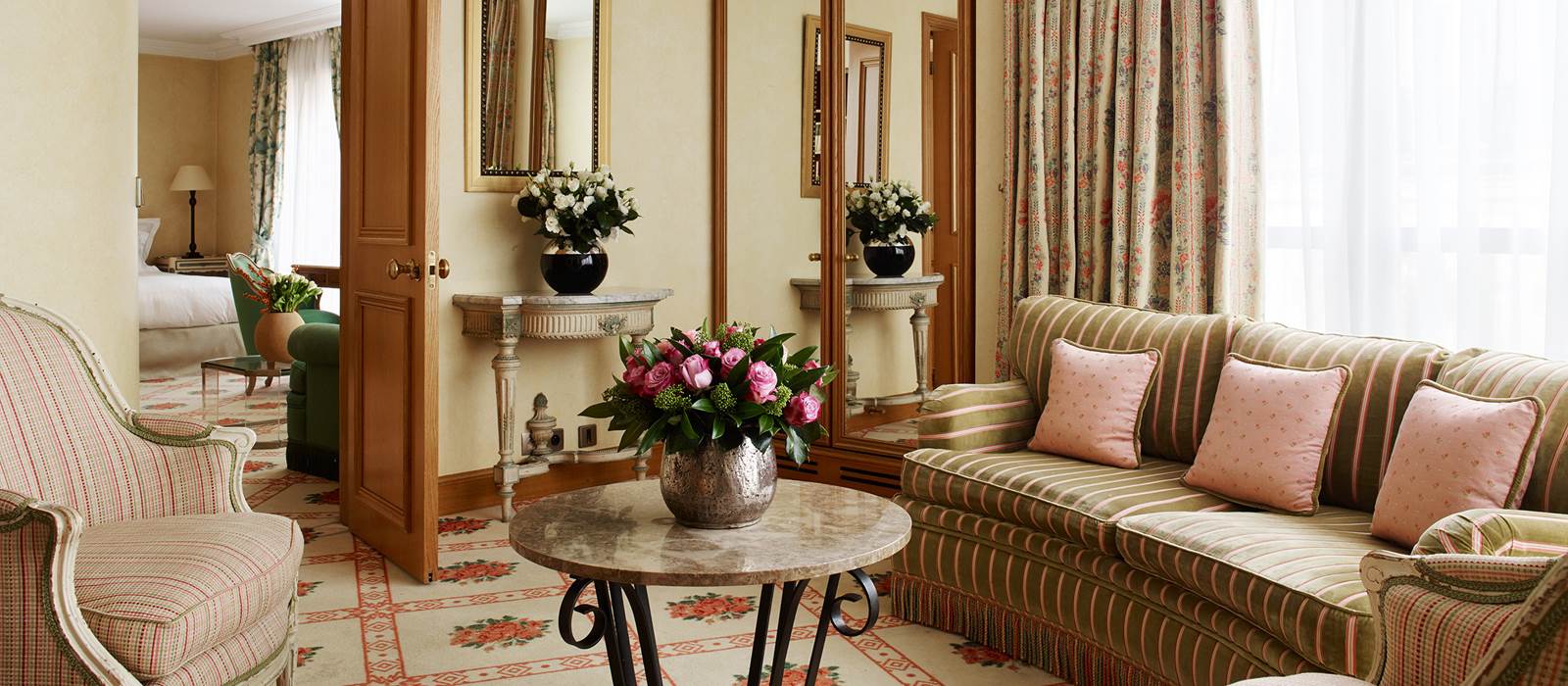 Living Room Suite Hotel de Vigny Paris