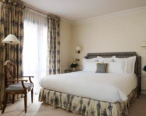 Bedroom Junior Suite Hotel de Vigny Paris